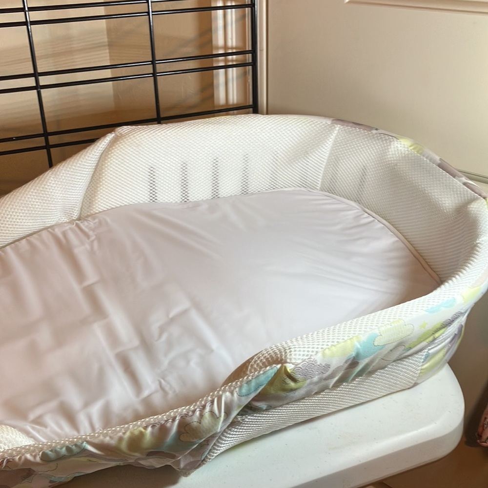 !EUC Snuggle Nest Potable Infant Lounger/Bed -Skies- by Baby Delight Used 1 Time